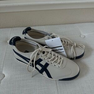 Brand new Japan Onisuka Tiger Mexico 66 SD
in Birch/PEACOAT
Sz: US 4.5